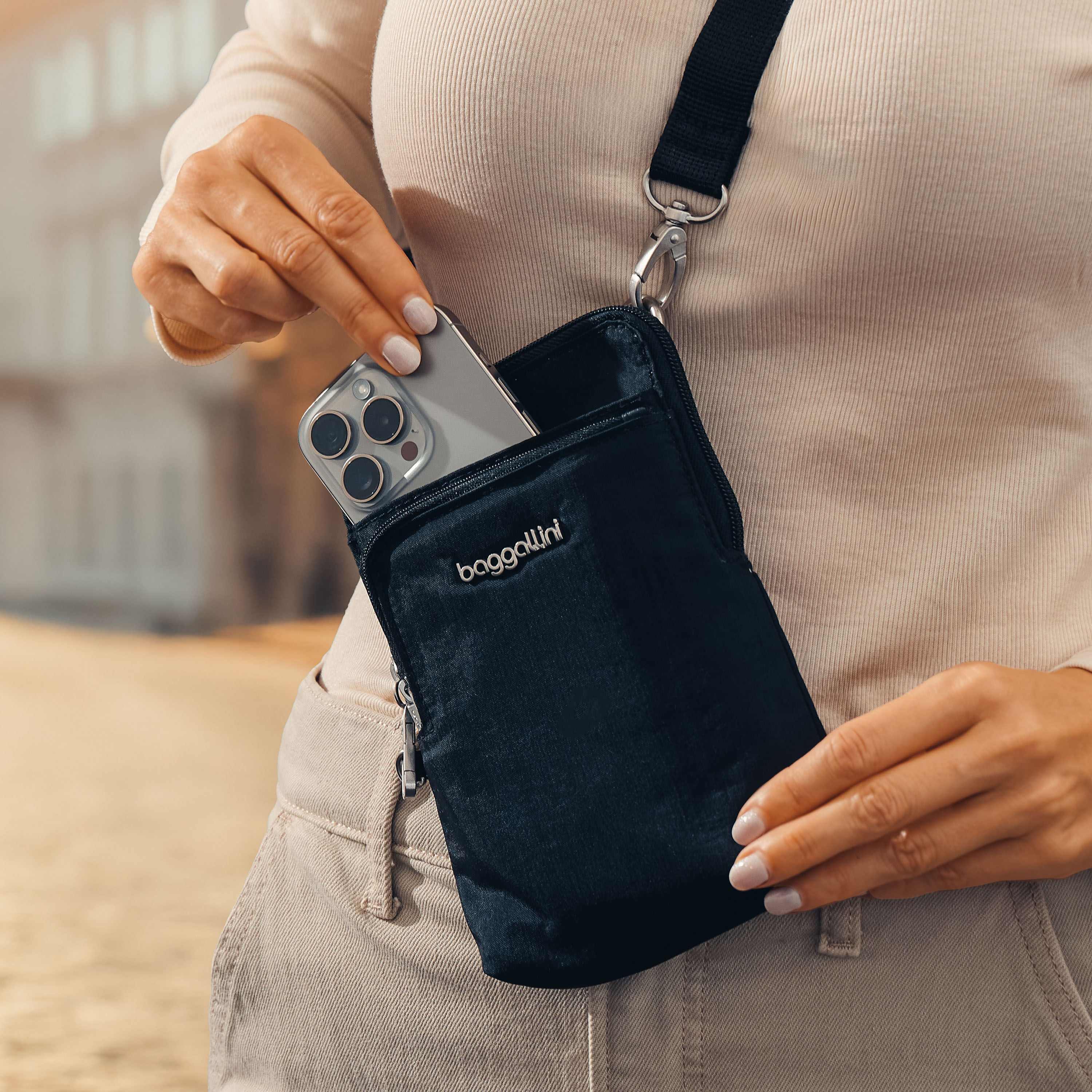Securtex® Classic Anti-Theft Activity Crossbody Bag